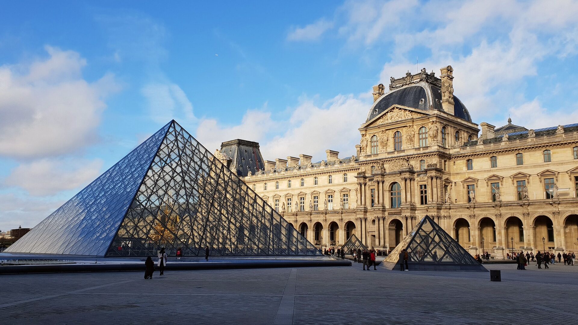 le généreux mécène du Louvre était un escroc et un gourou