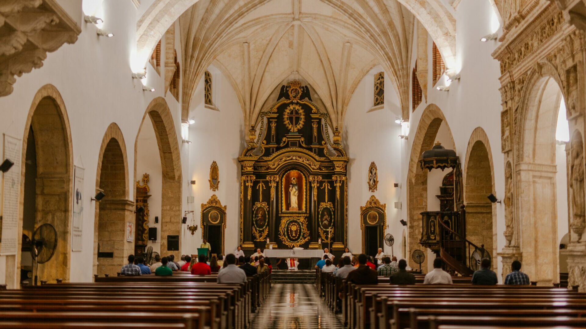 La Voix du Nord : Quelle est cette église qui attire des dizaines de fidèles au parc de la Plaine ? 