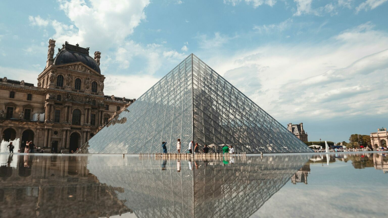 le généreux mécène du Louvre était un escroc et un gourou