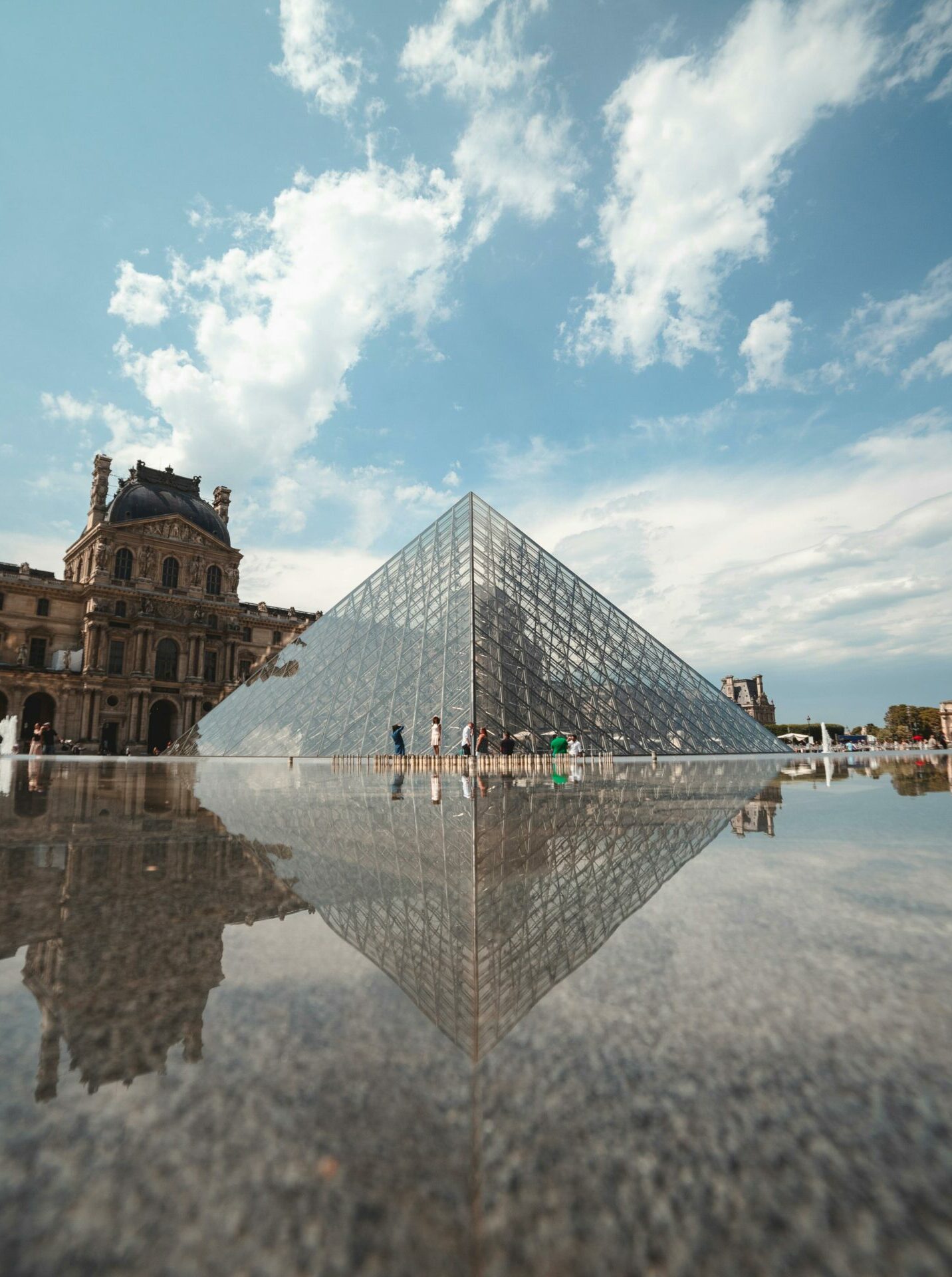 le généreux mécène du Louvre était un escroc et un gourou