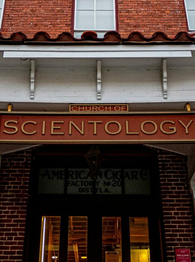 Scientologie, divorces et secrets : la vie cachée de Tom Cruise, superstar sous contrôle