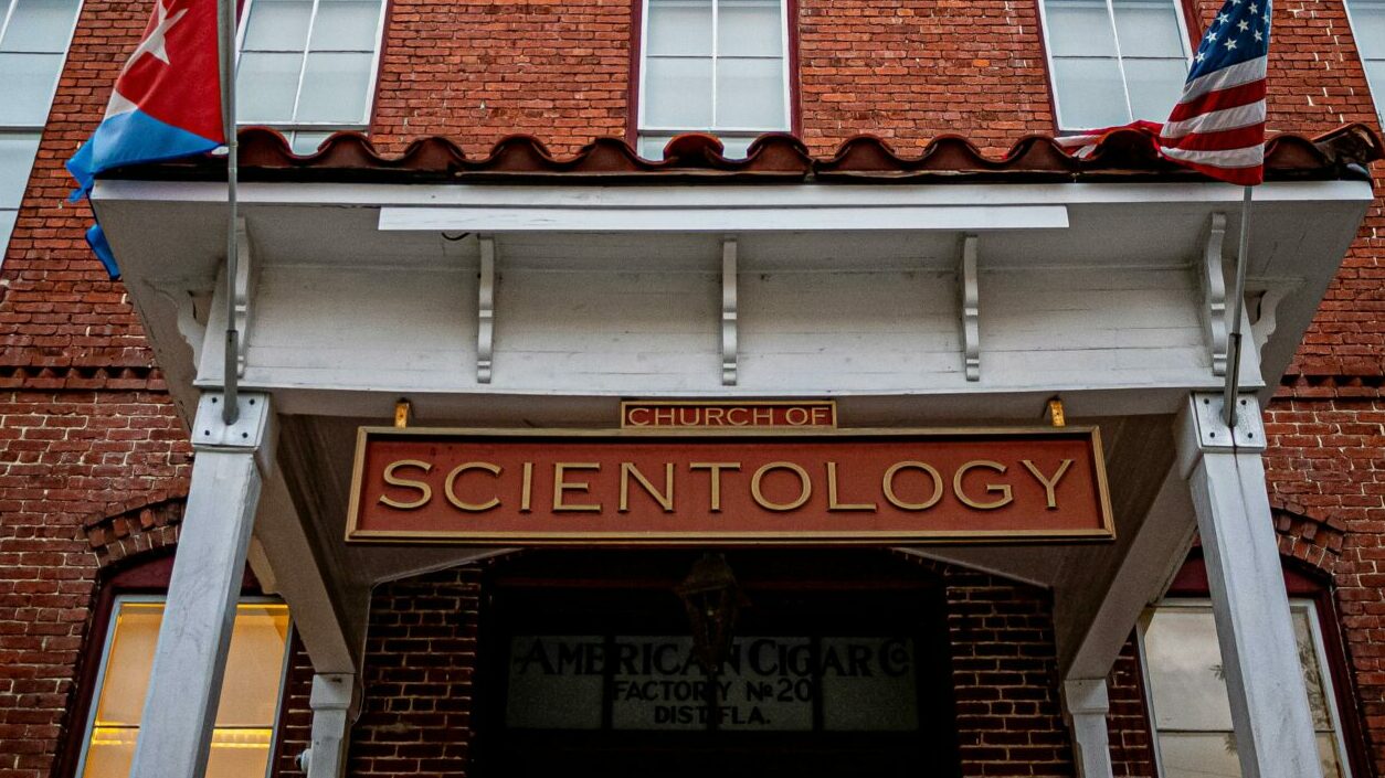 Infiltré chez les scientologues du Québec : un podcast éclairant sur les sombres méthodes