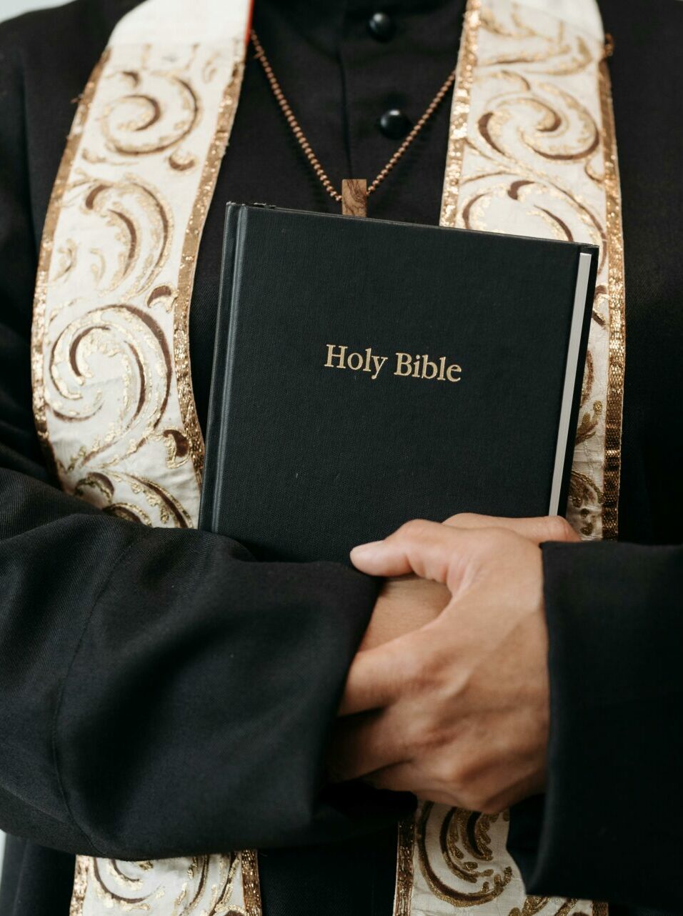 L'ancien pasteur Matthieu Koumarianos placé en détention provisoire