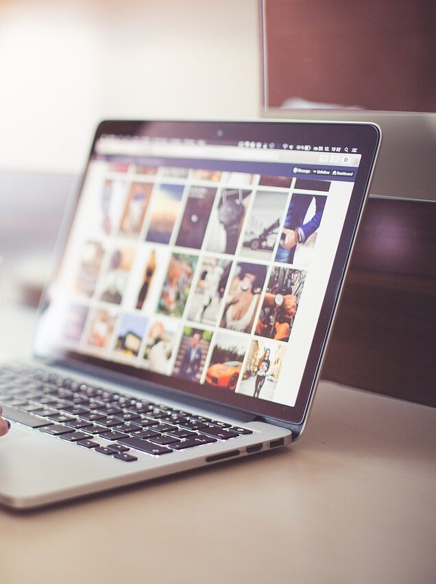 Comment les influenceurs et thérapeutes alternatifs utilisent les réseaux sociaux pour créer des dérives sectaires