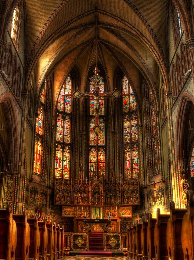 Soupçonnée d'emprise mentale et de dérives sectaires, une congrégation catholique face à la justice en Ardèche