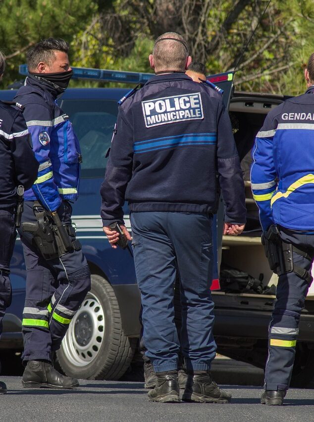 Une mère et ses deux fils retrouvés morts de faim près d'Avignon, la piste d'une dérive sectaire ? 