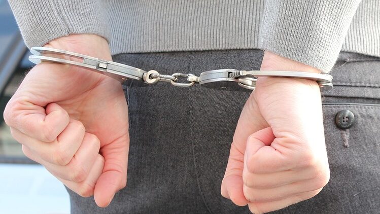 Cinq personnes, suspectées d'avoir dirigé un mouvement sectaire, ont été arrêtées par la police espagnole