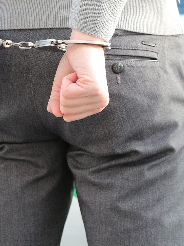 Cinq personnes, suspectées d'avoir dirigé un mouvement sectaire, ont été arrêtées par la police espagnole