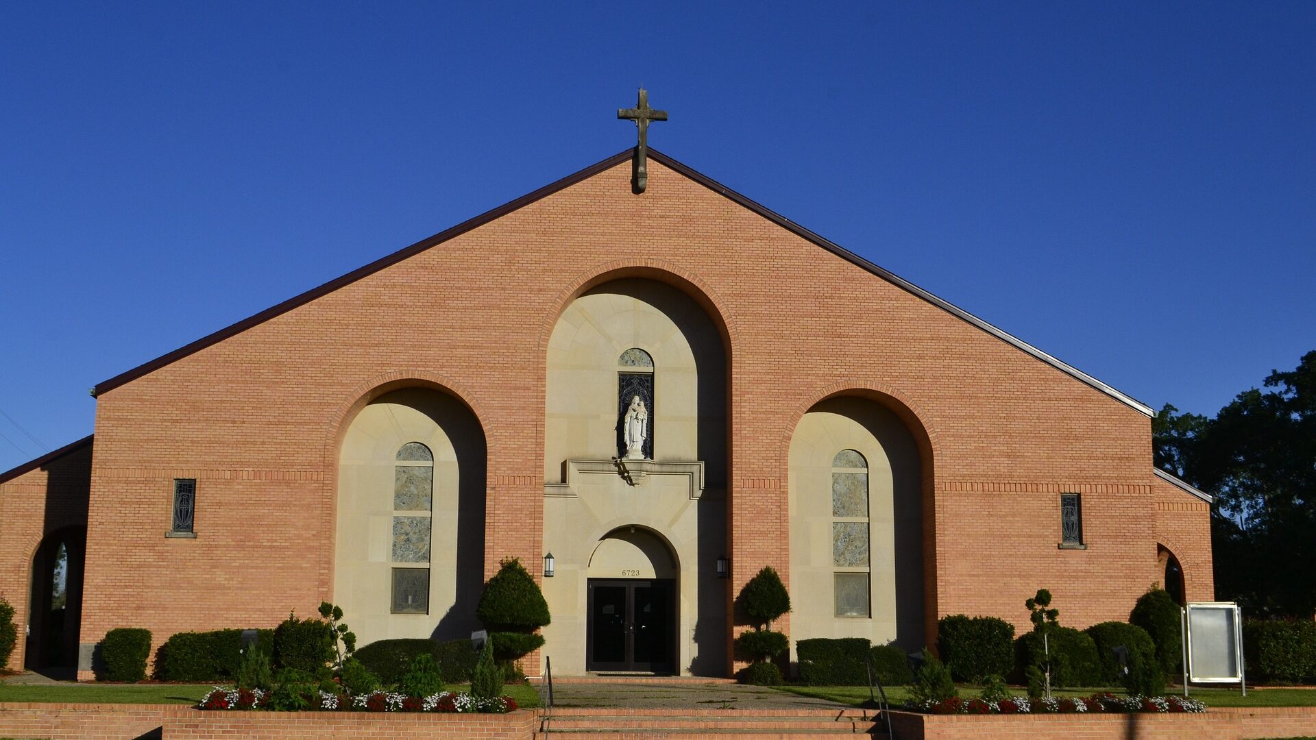 Plongée glaçante dans l'église évangélique Renaissance de Guadeloupe