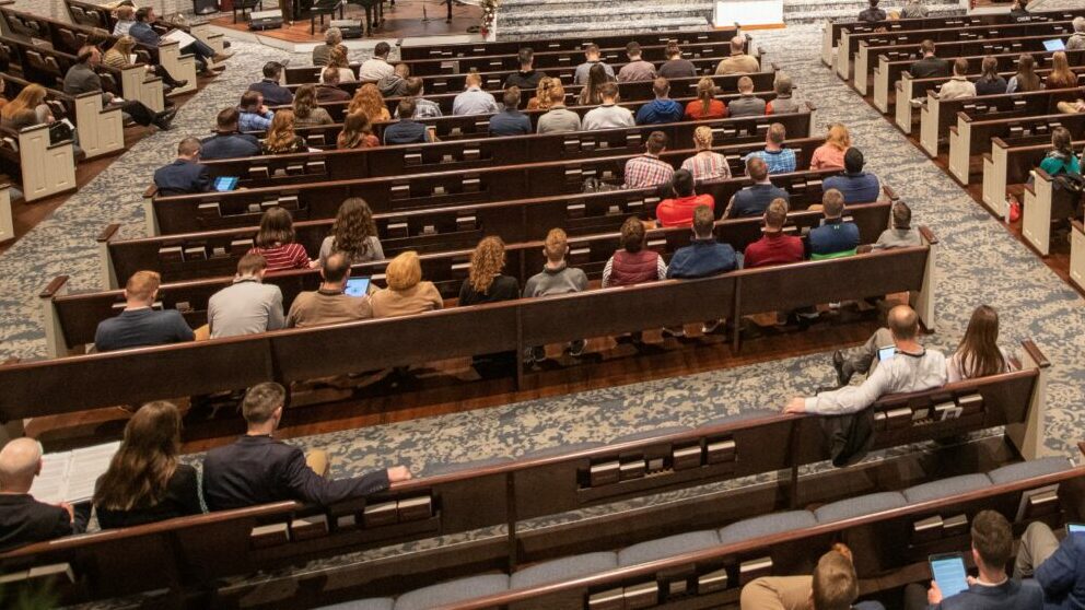 Alfortville : dans ces entrepôts, des églises s'empilent...et les voisins n'en peuvent plus