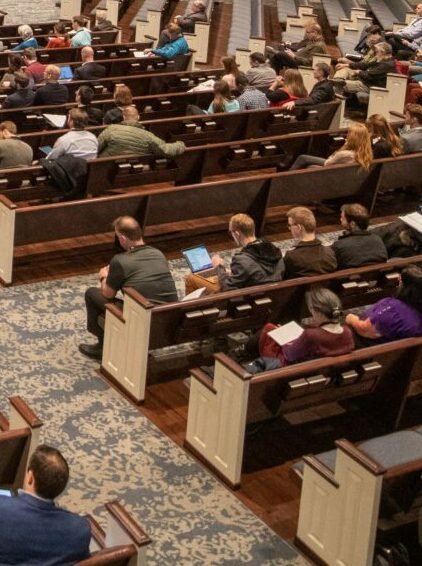 Alfortville : dans ces entrepôts, des églises s'empilent...et les voisins n'en peuvent plus