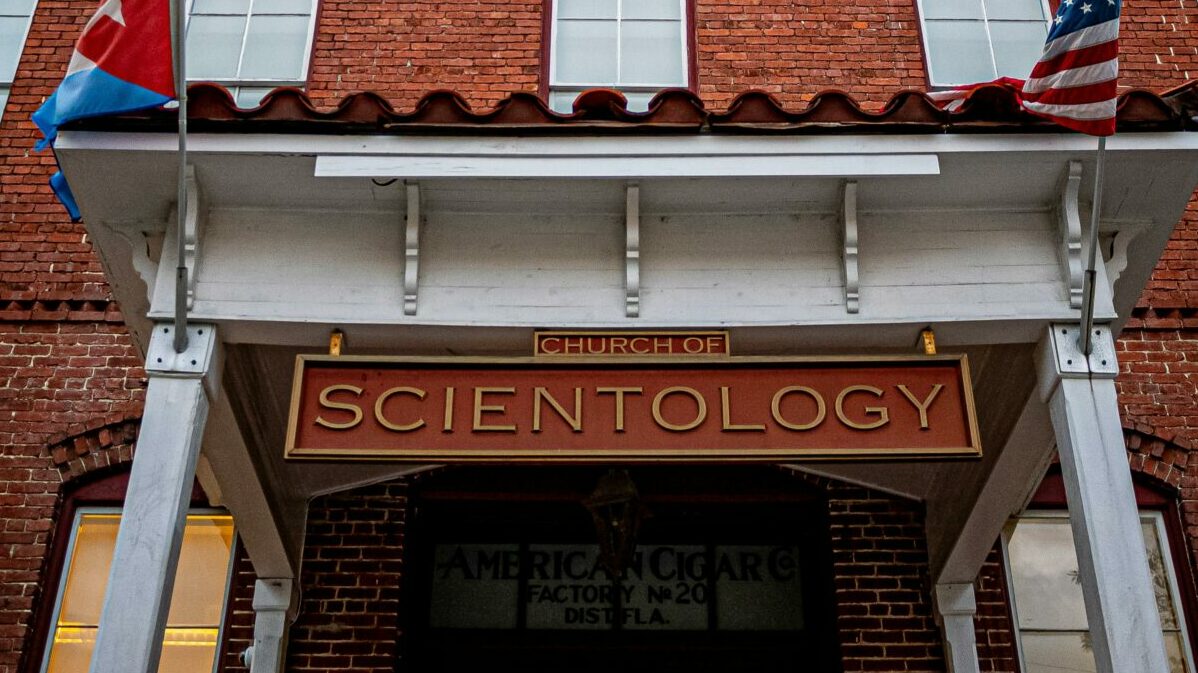 Comment la scientologie surfe sur une trend TikTok pour attirer les adeptes dans ses locaux de Saint -Denis